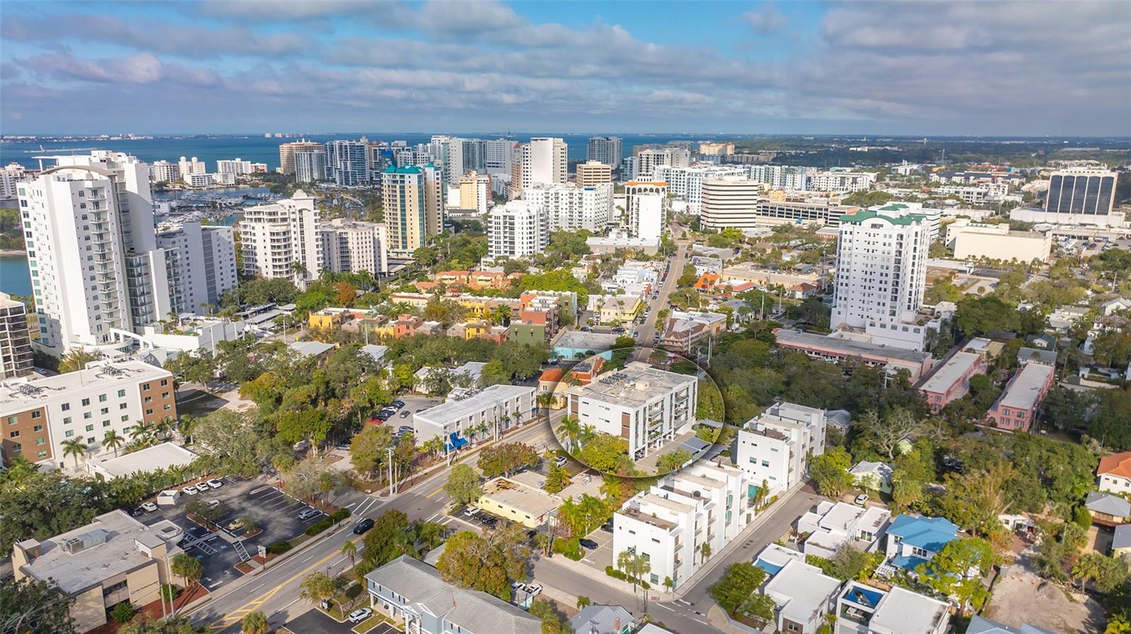 CONDOMINIUMS/ORANGE CLUB - Residential Lease