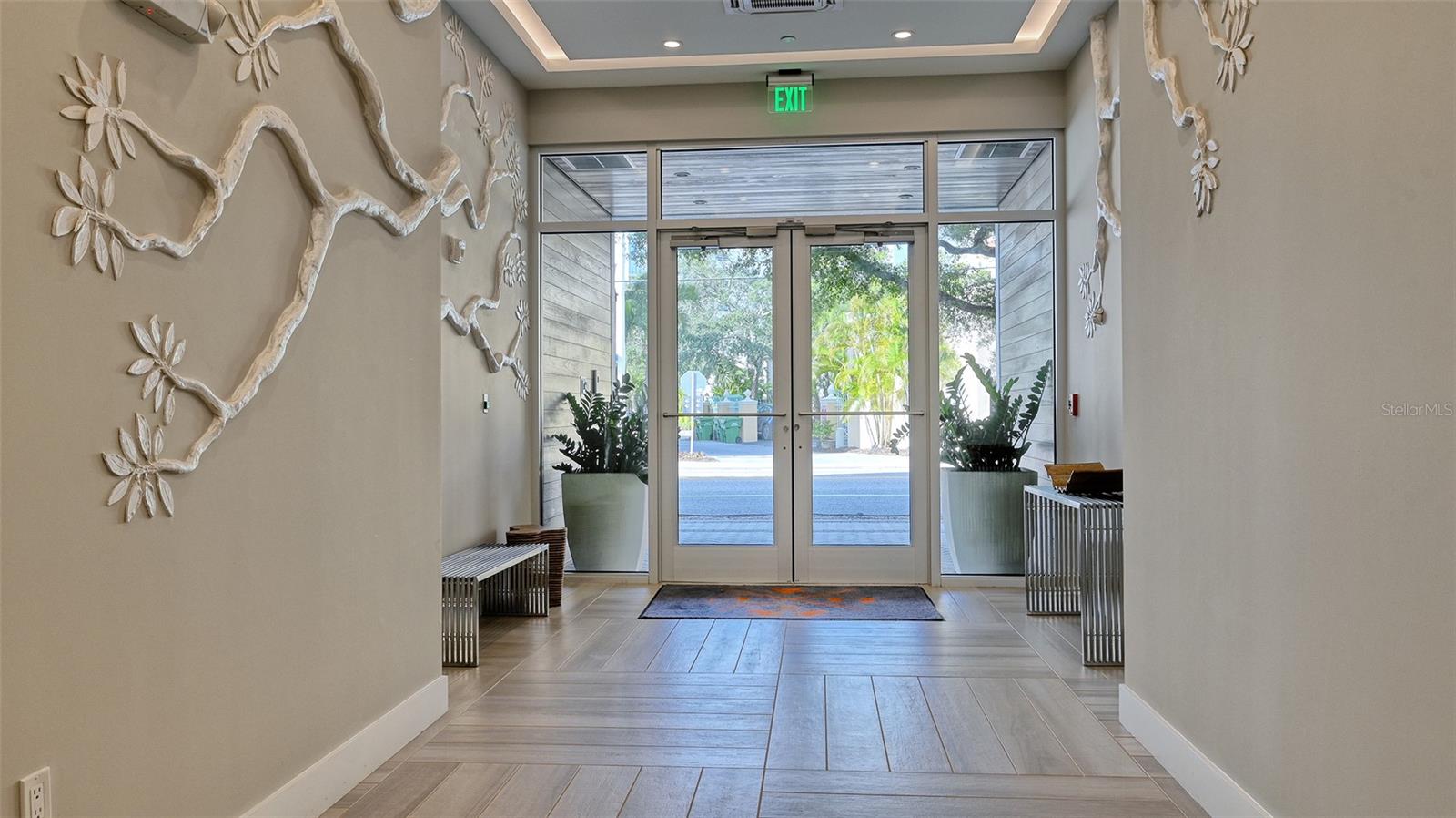 CONDOMINIUMS/ORANGE CLUB - Residential Lease