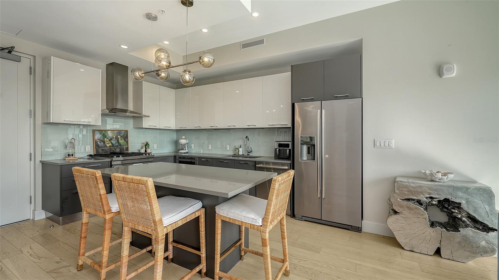 CONDOMINIUMS/ORANGE CLUB - Residential Lease