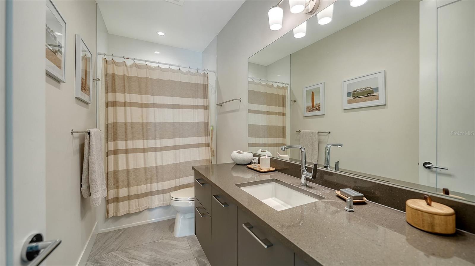 CONDOMINIUMS/ORANGE CLUB - Residential Lease