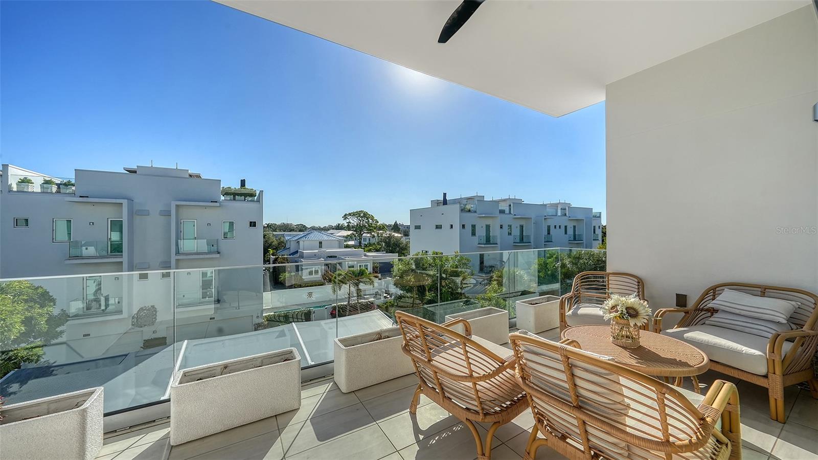 CONDOMINIUMS/ORANGE CLUB - Residential Lease