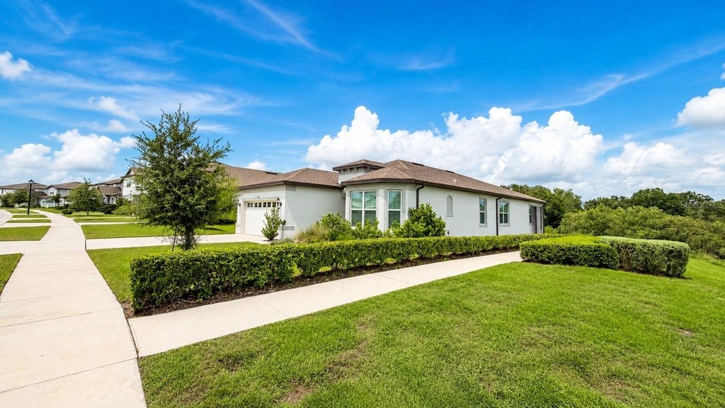 Photo of 957 Silverlake Boulevard, Lake Alfred, FL 33850 (MLS # O6438712)