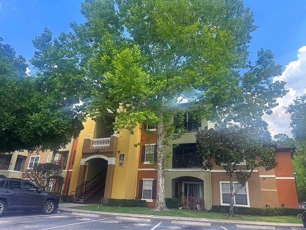 Photo of 725 Crest Pines Drive #426, Orlando, FL 32828 (MLS # O6408646)