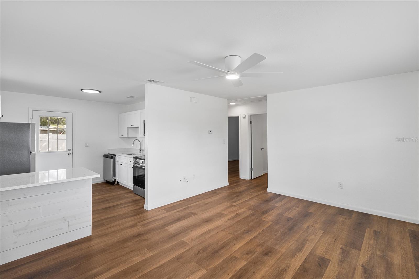 HIGHLAND GROVES - Residential Income