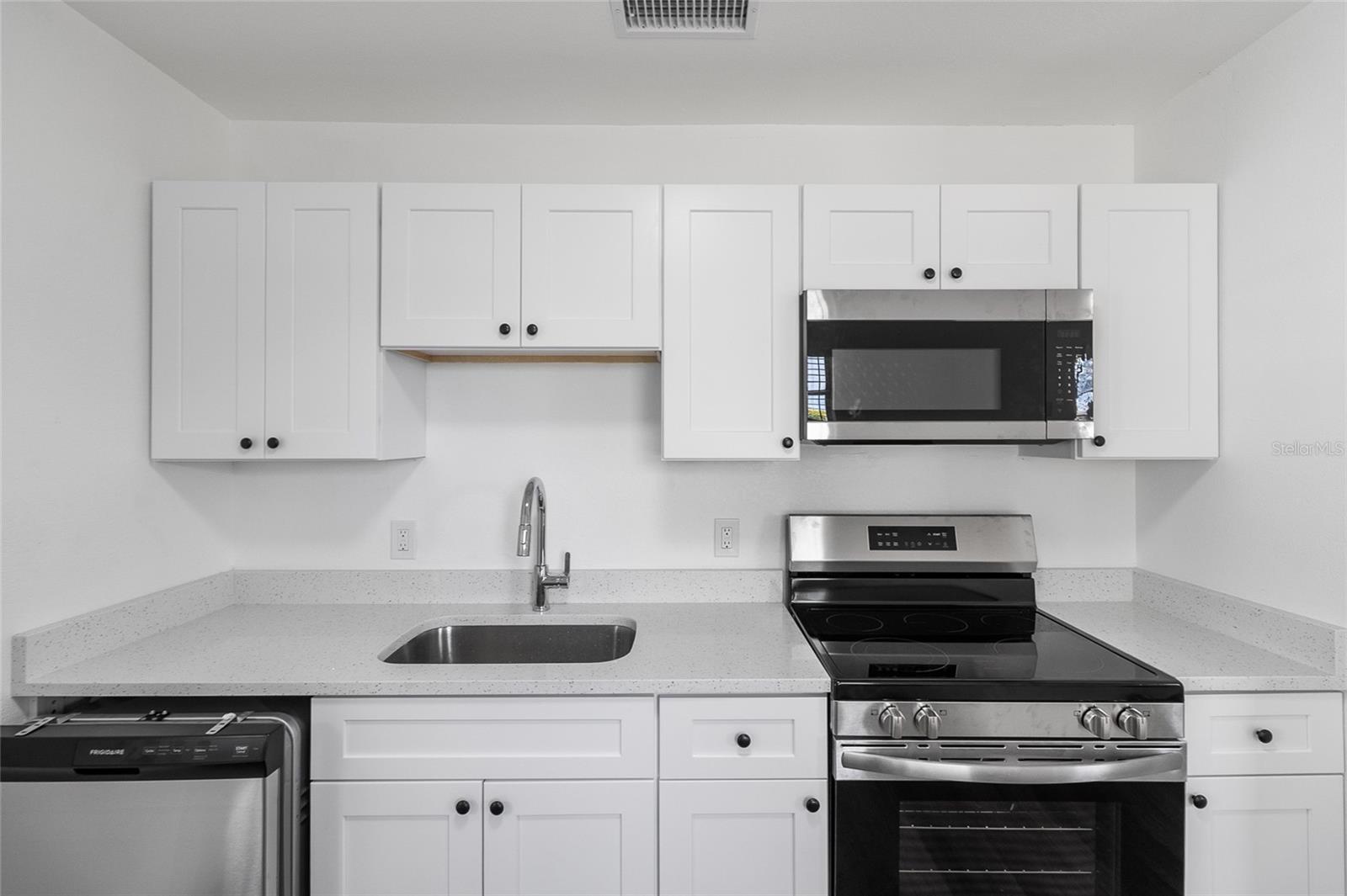 HIGHLAND GROVES - Residential Income