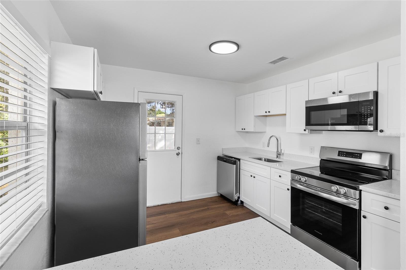 HIGHLAND GROVES - Residential Income