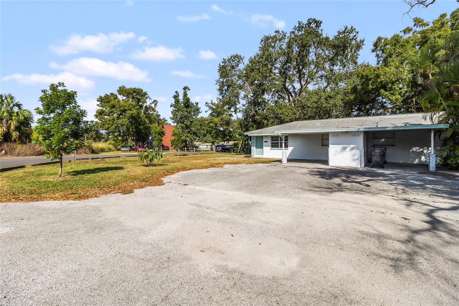 HIGHLAND GROVES - Residential Income