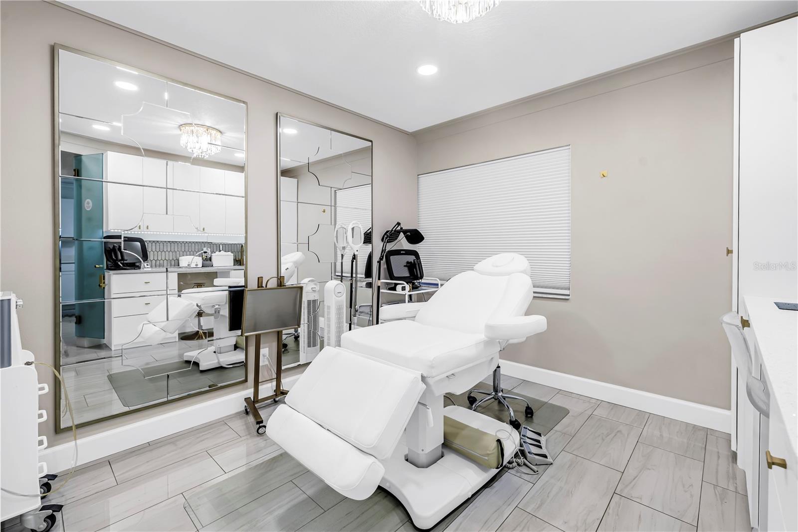 LAKE SHEFFIELD 2ND SEC - Commercial Sale