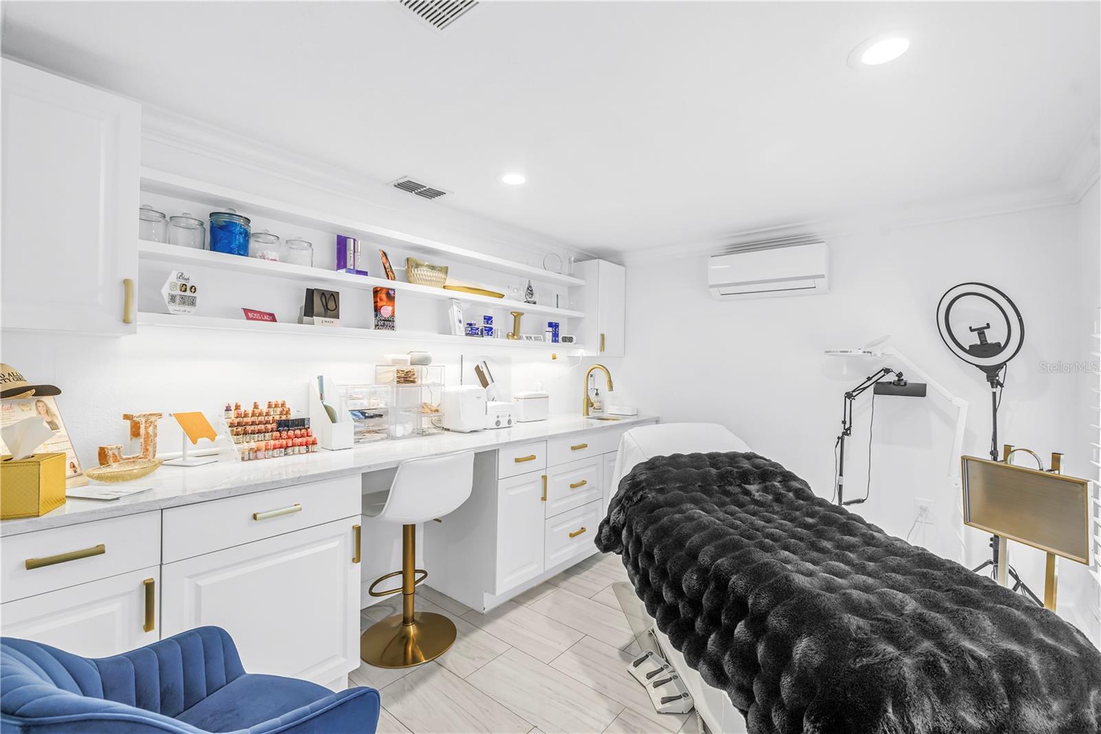 LAKE SHEFFIELD 2ND SEC - Commercial Sale