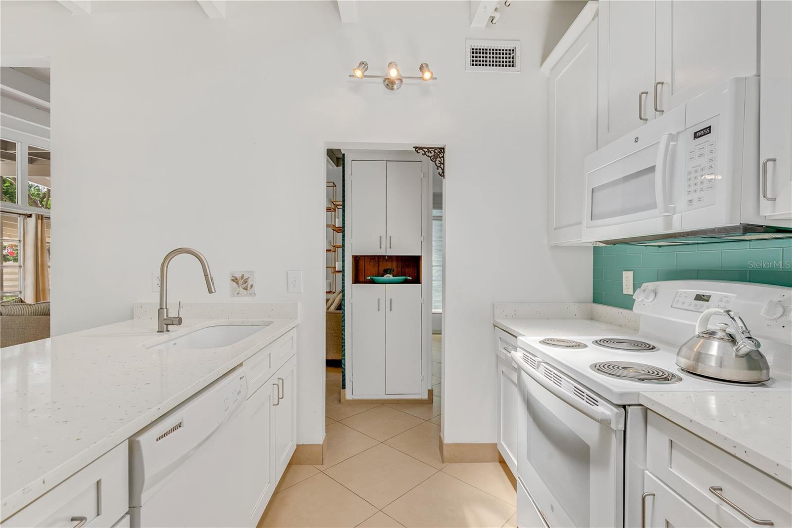 SOUTH GATE - Residential Lease