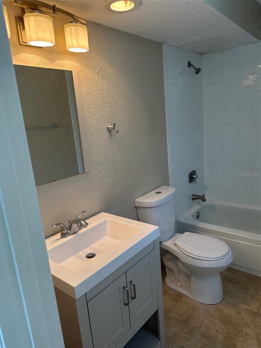 SARASOTA PALMS - Residential Lease