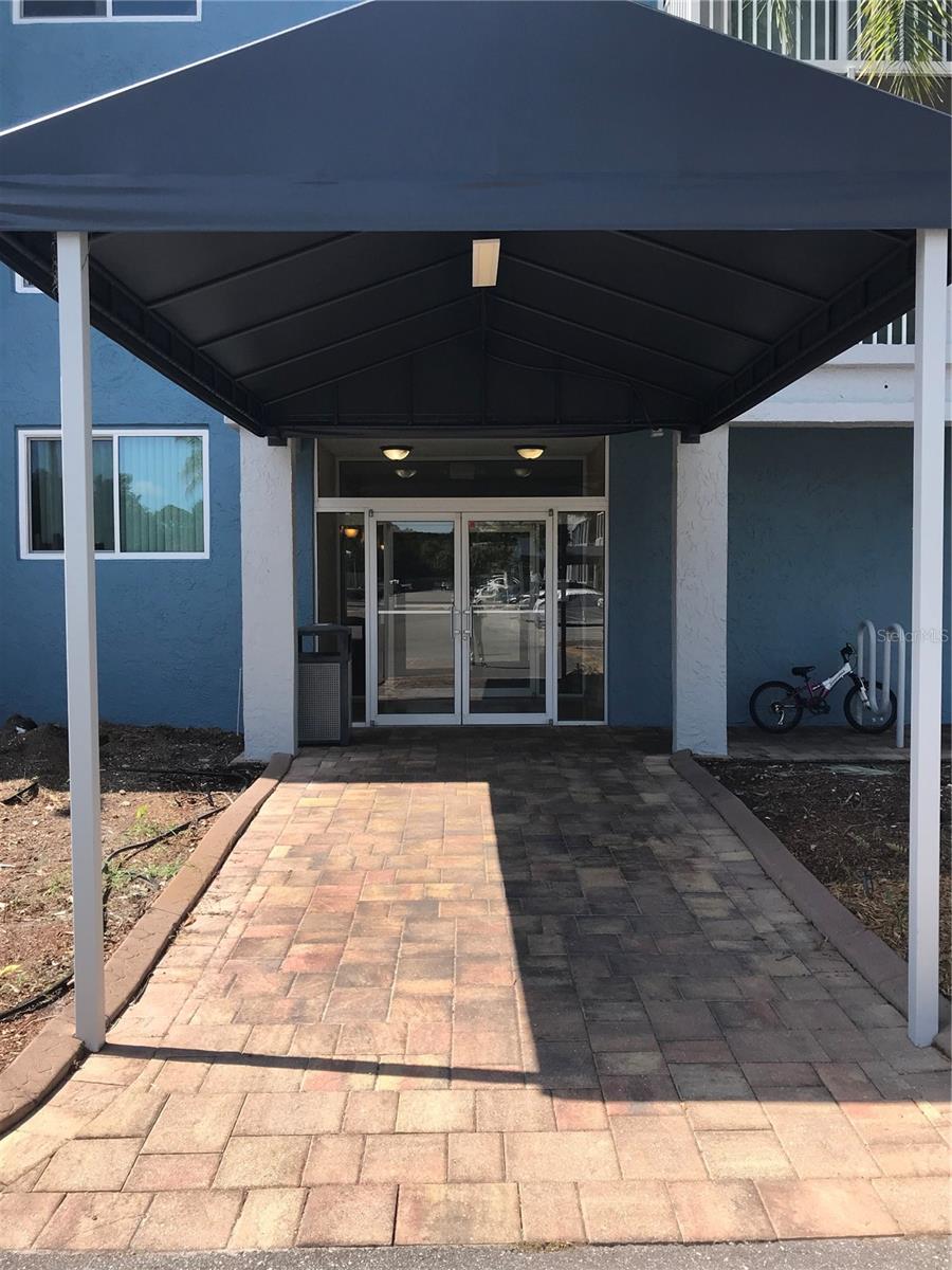 Centrally located, huge pool, tennis, club house, gym, movie theater, billiard room business center, sauna, lovely walking trail, playground and all at a great price so close to the downtown area.