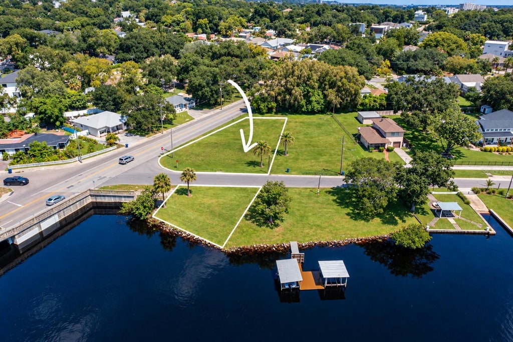 Photo of 2519 Riverside Drive, Tampa, FL 33602 (MLS # TB8556785)