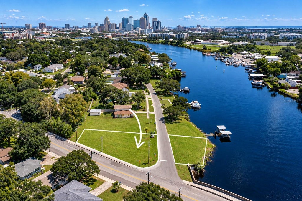 Photo of 2519 Riverside Drive, Tampa, FL 33602 (MLS # TB8556785)