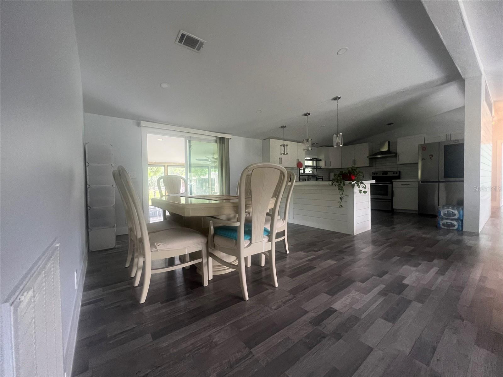 COUNTRY MEADOW - Residential