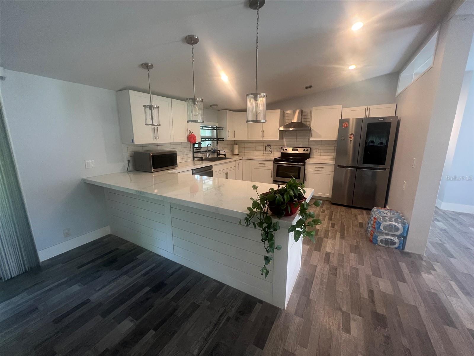 COUNTRY MEADOW - Residential