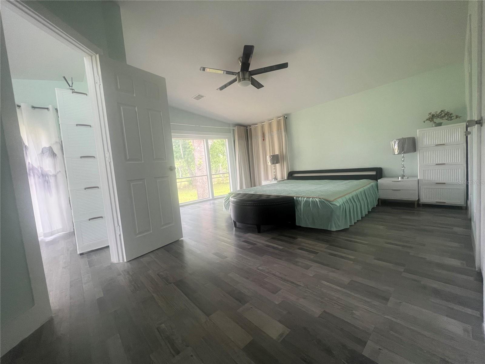 COUNTRY MEADOW - Residential