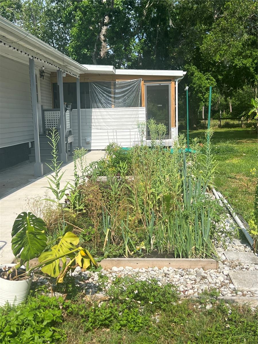 COUNTRY MEADOW - Residential