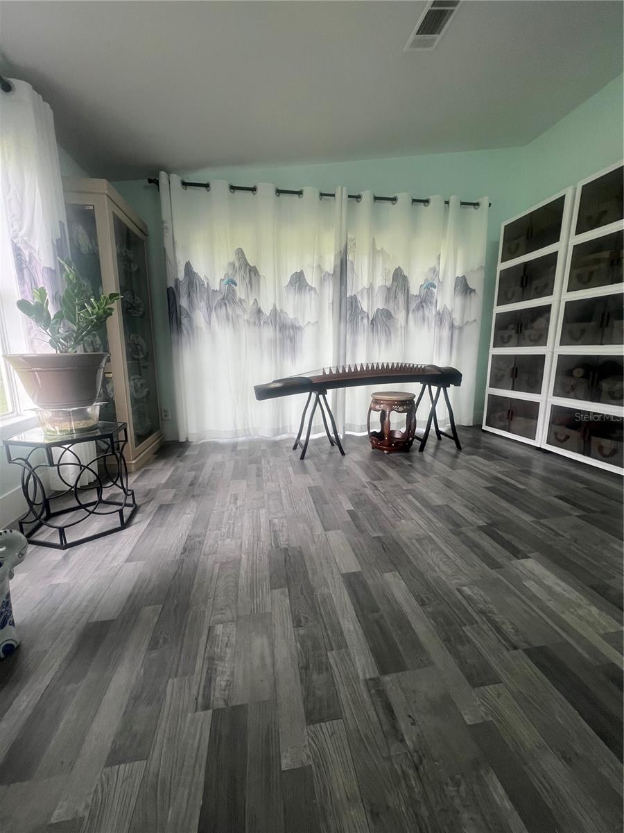 COUNTRY MEADOW - Residential