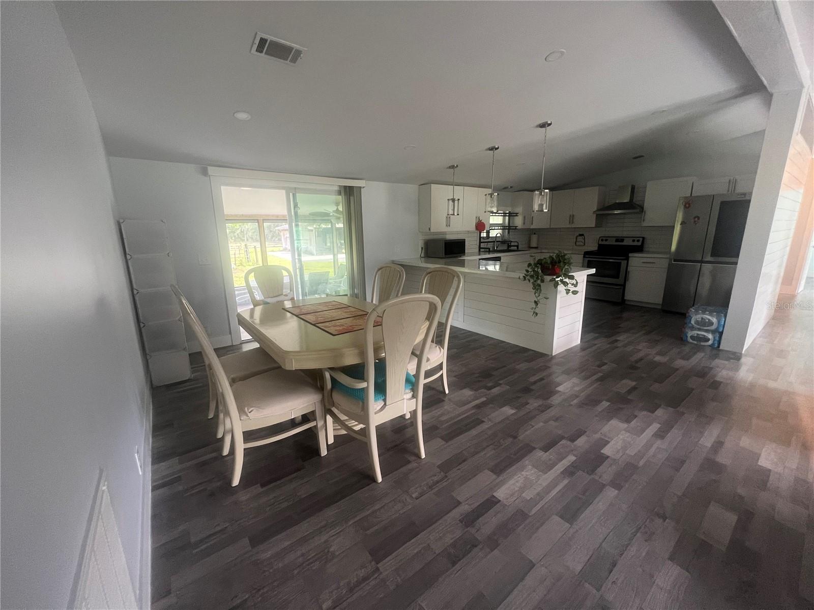 COUNTRY MEADOW - Residential