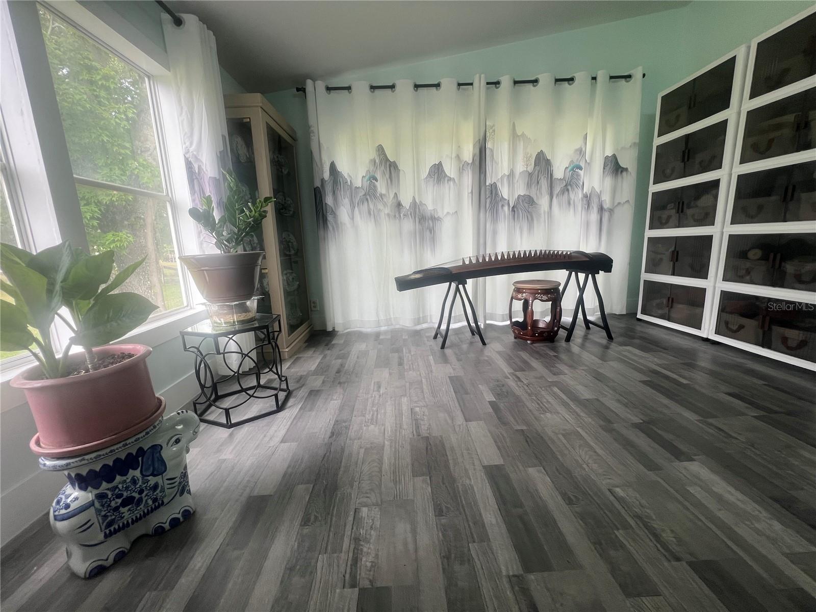 COUNTRY MEADOW - Residential