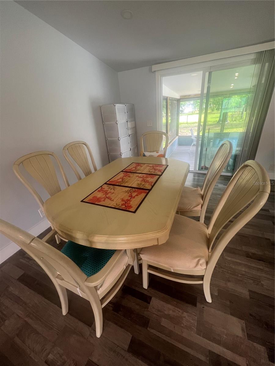 COUNTRY MEADOW - Residential