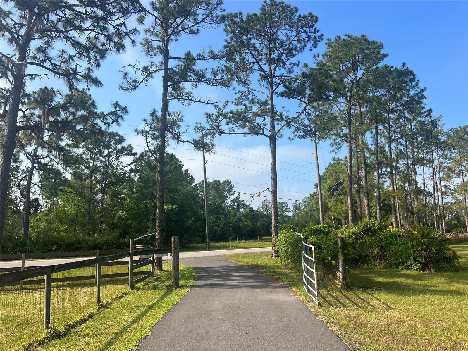 COUNTRY MEADOW - Residential