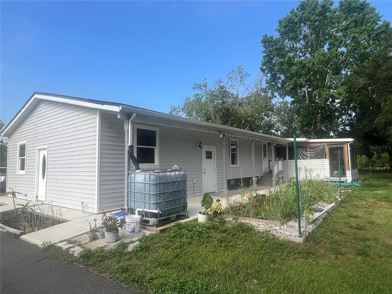 COUNTRY MEADOW - Residential