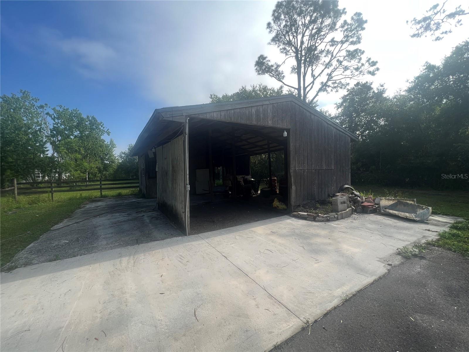 COUNTRY MEADOW - Residential