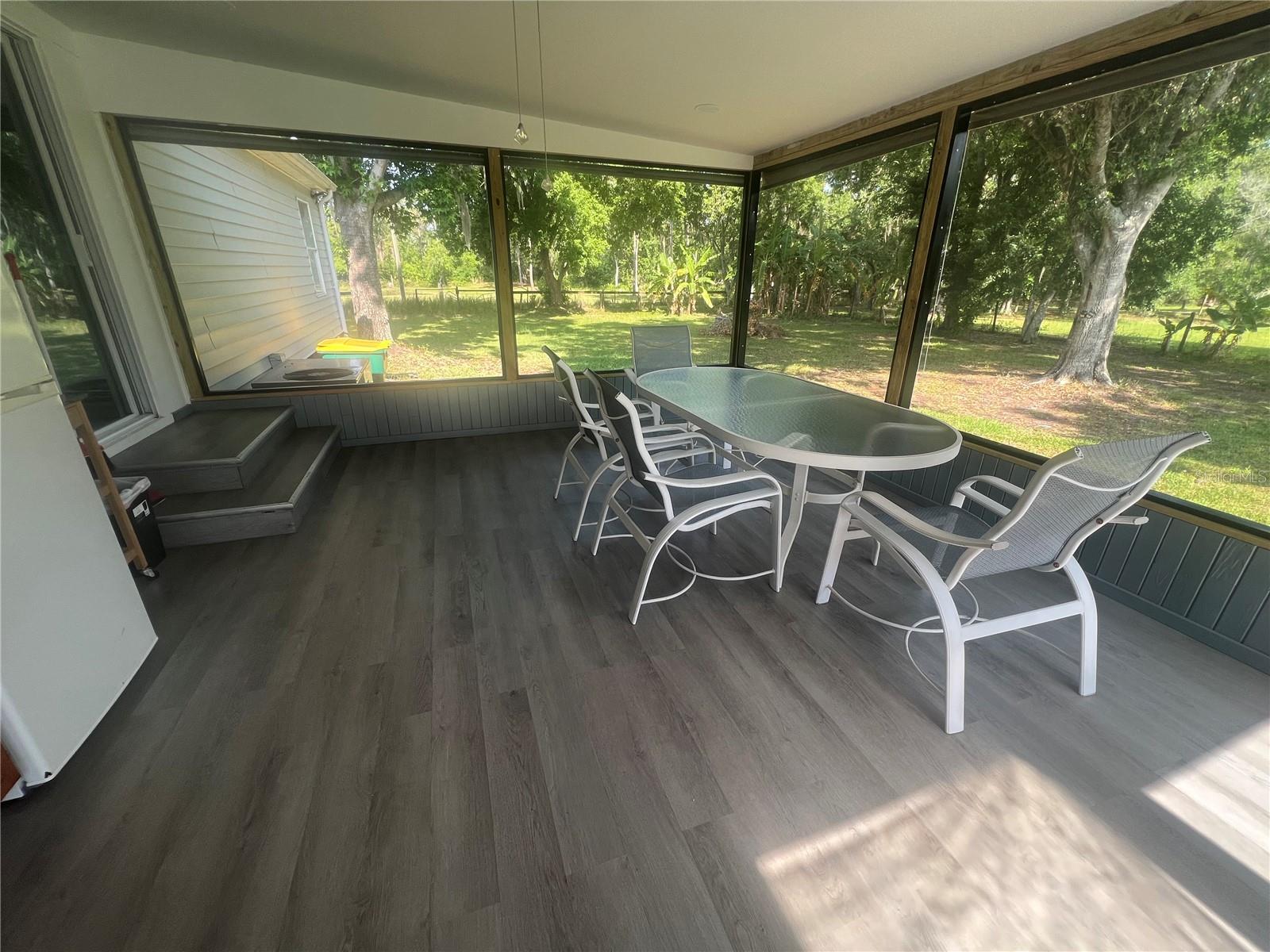 COUNTRY MEADOW - Residential