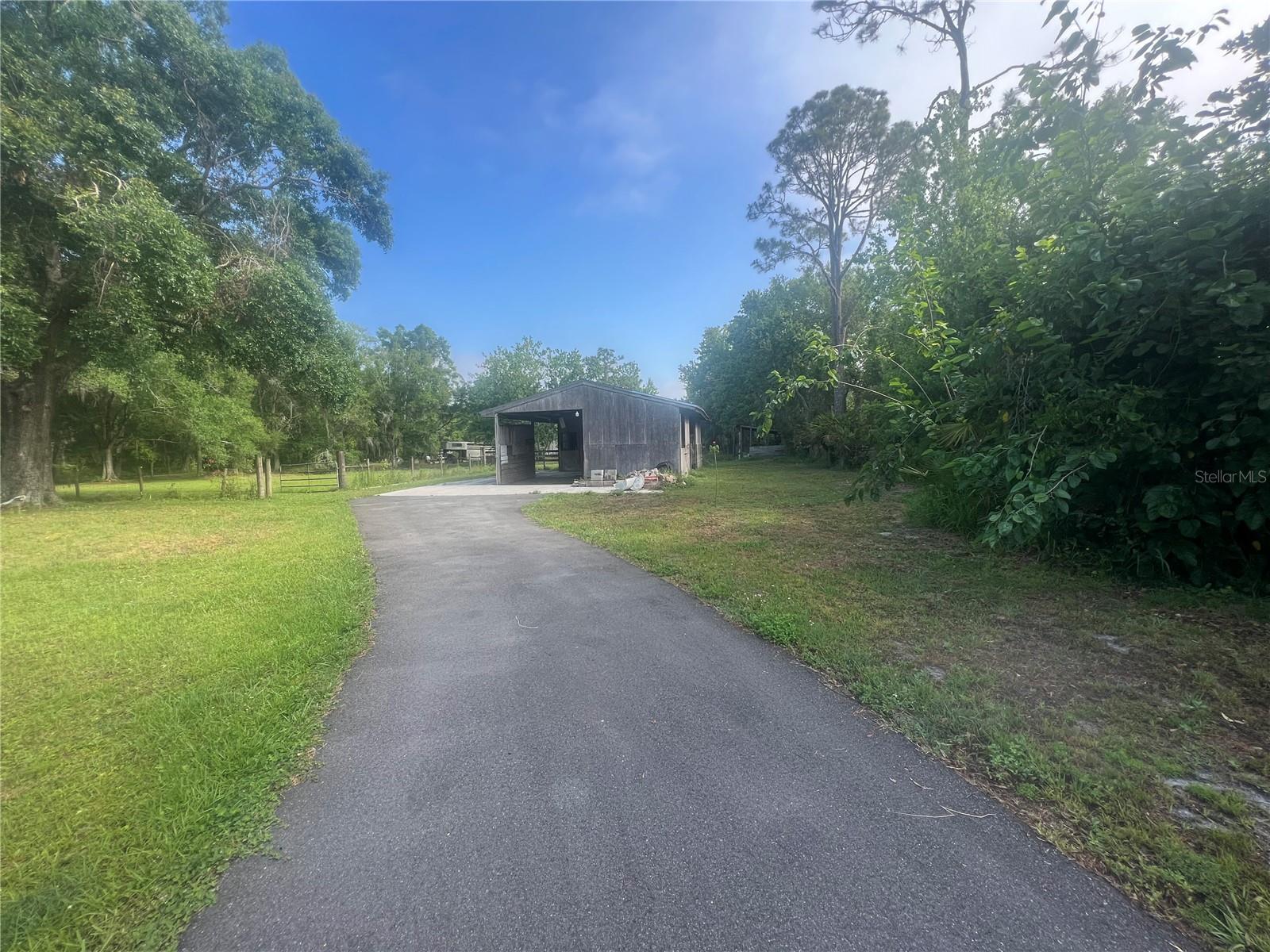 COUNTRY MEADOW - Residential