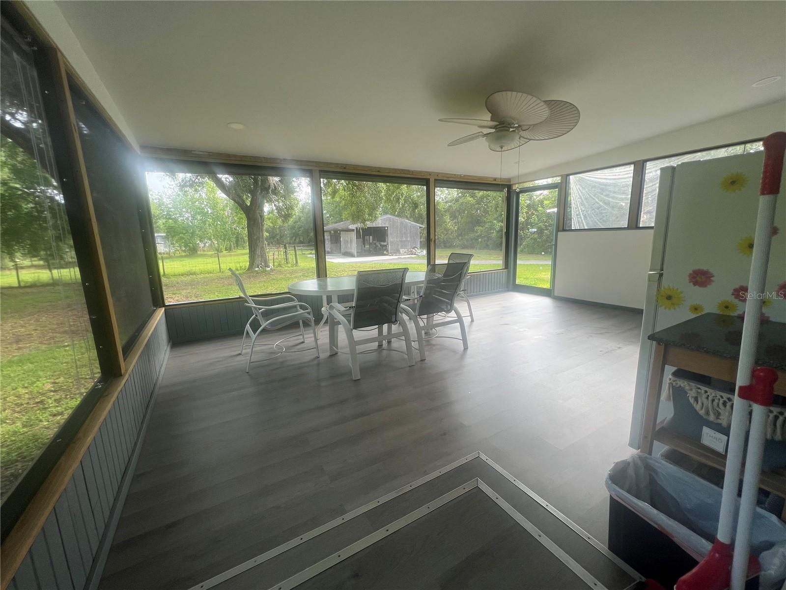 COUNTRY MEADOW - Residential