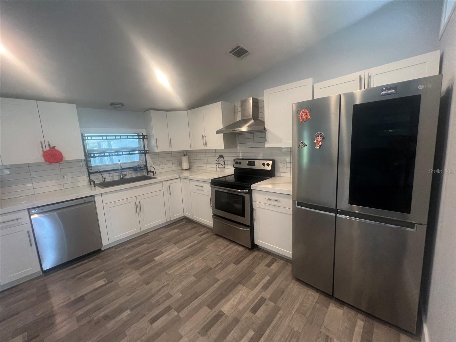 COUNTRY MEADOW - Residential