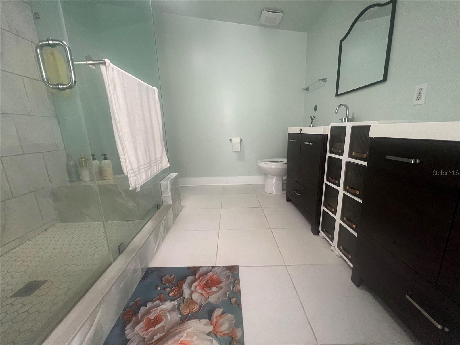 COUNTRY MEADOW - Residential