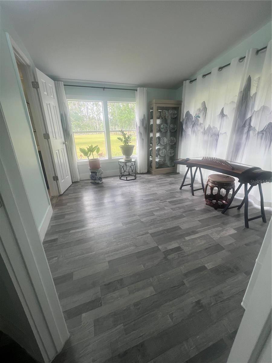 COUNTRY MEADOW - Residential