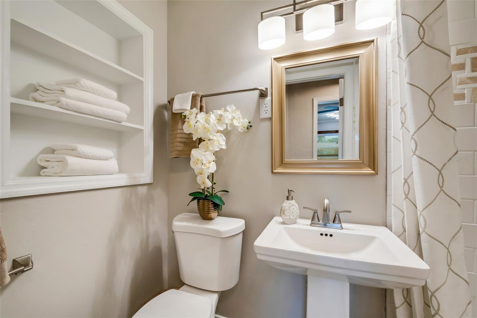 COLLEGE HEIGHTS - Residential Lease