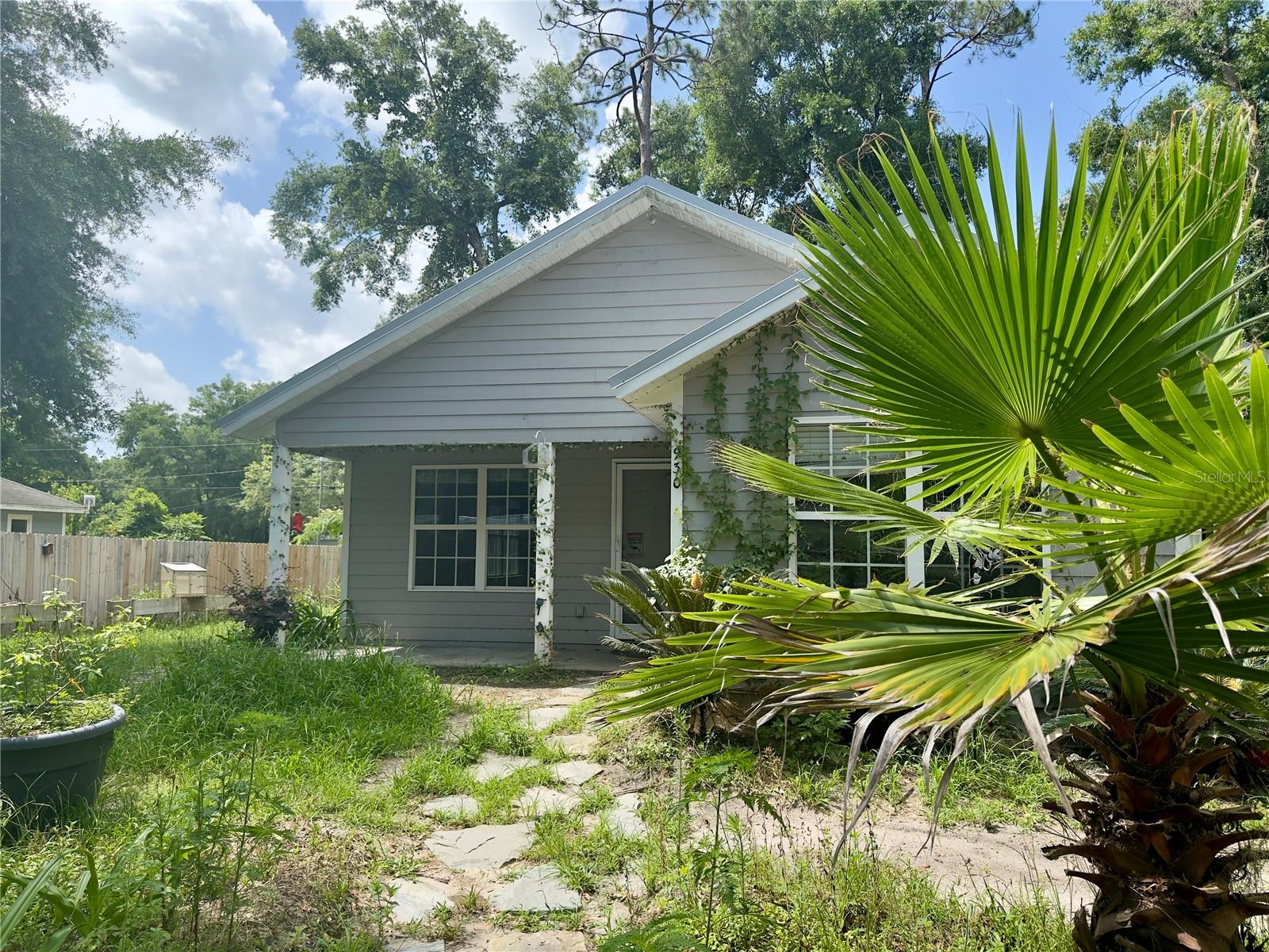 PRICE REDUCED !
Charming 3-Bedroom Home with Great Potential in Trenton, FL!
Welcome to 940 NE 14th Ave — a fantastic opportunity to make this 3-bedroom, 2-bathroom house your dream home! Situated on a spacious, fully fenced lot, this property offers plenty of room to relax, garden, or play. Whether you’re a first-time buyer, investor, or someone looking to put your personal stamp on a home, this one has the bones and the potential.
Inside, you’ll find a comfortable layout with a split-bedroom plan, ample natural light, and functional living space. While the home does need a bit of TLC (paint will go a long way) and your personal touch, it offers a solid foundation to build upon.
Located just minutes from schools, local shops, and charming downtown Trenton, you’ll enjoy a peaceful lifestyle with easy access to conveniences. Plus, you're only a short drive from the beautiful springs and outdoor recreation that North Florida is known for.
Don’t miss your chance to own a slice of Trenton at an affordable price. With a little vision, this could be the perfect place to call home!
Schedule your showing today and explore the possibilities!