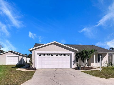 Photo of 202 Madalyn Court, Auburndale, FL 33823 (MLS # S5137393)