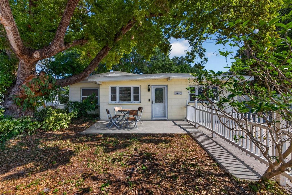 Photo of 4413 W Rogers Avenue, Tampa, FL 33611 (MLS # TB8501073)