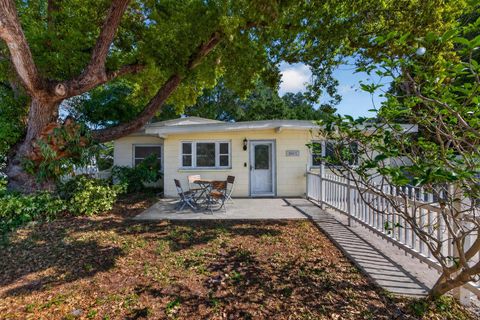 Photo of 4413 W Rogers Avenue, Tampa, FL 33611 (MLS # TB8501073)