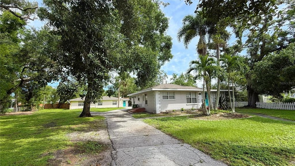 Photo of 3308 3rd Avenue W, Bradenton, FL 34205 (MLS # TB8429769)