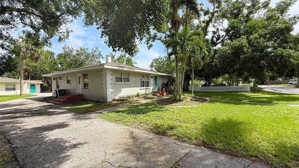 Photo of 3308 3rd Avenue W, Bradenton, FL 34205 (MLS # TB8429769)