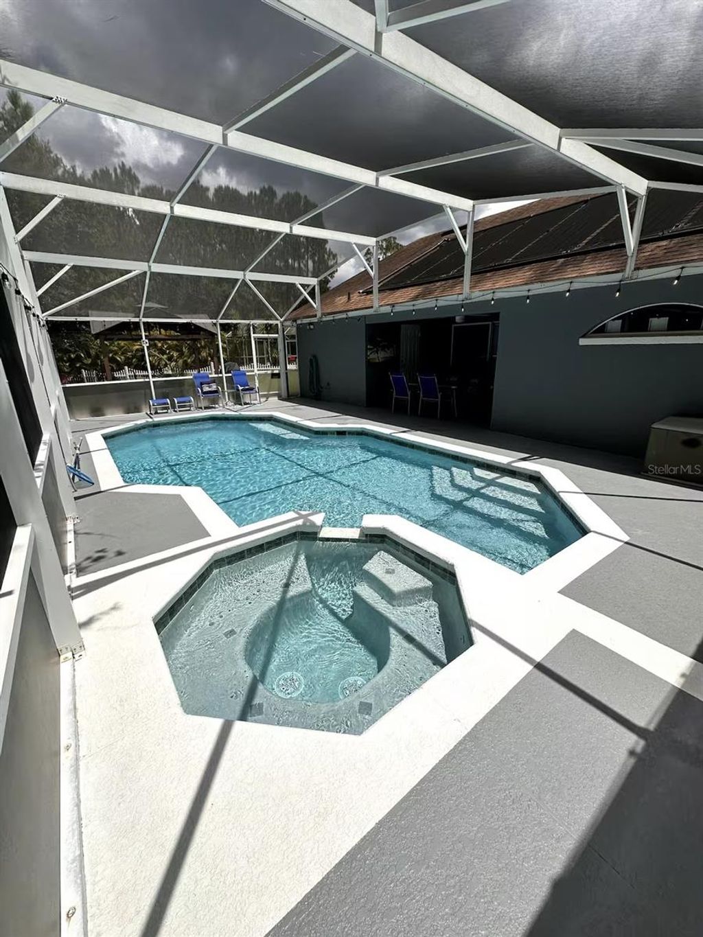 Photo of 406 Lake Shore Parkway, Davenport, FL 33896 (MLS # S5138379)