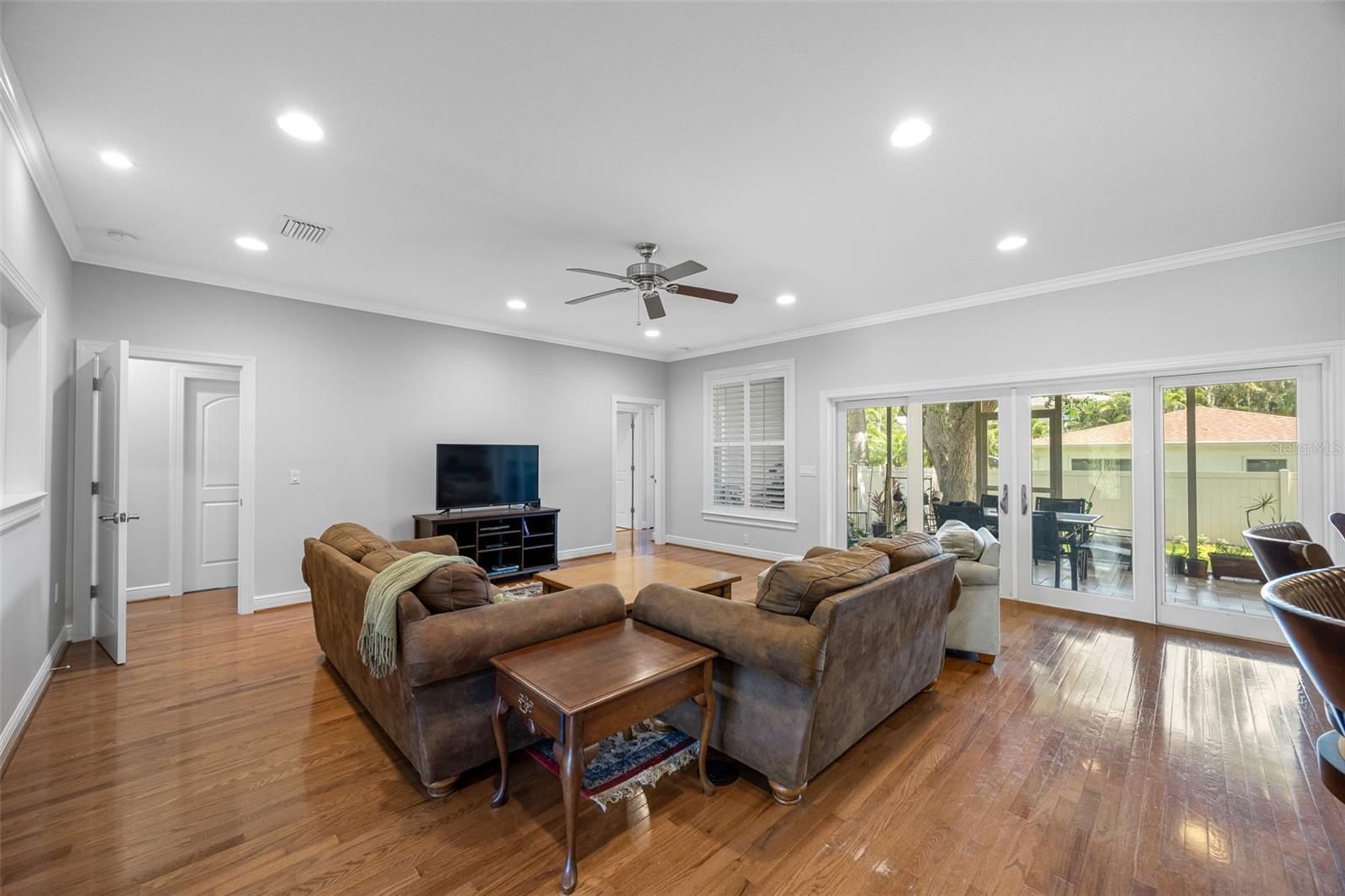 926 CORDOVA BOULEVARD NE