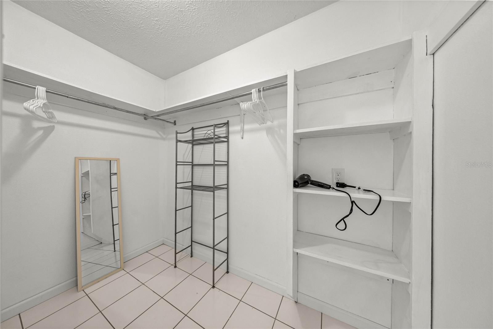 RESTVIEW RETS UNIT 01 - Residential