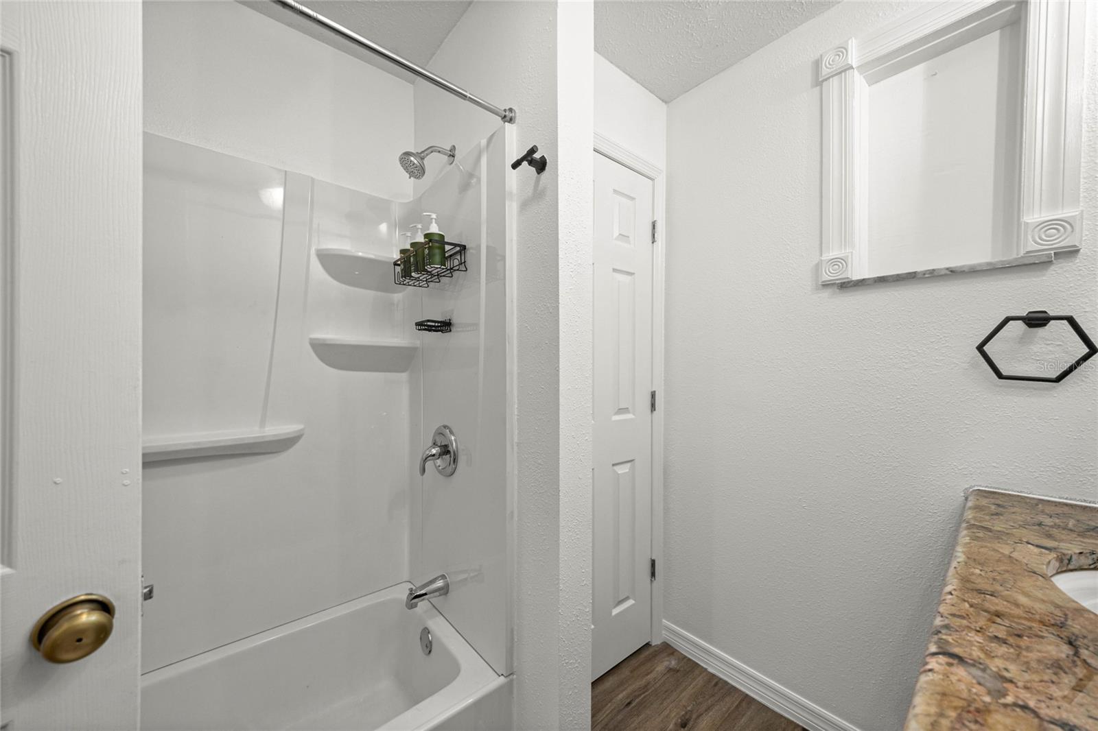 RESTVIEW RETS UNIT 01 - Residential