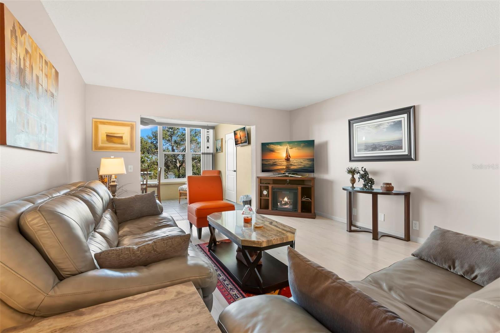 SHORE CREST BLDG - Residential