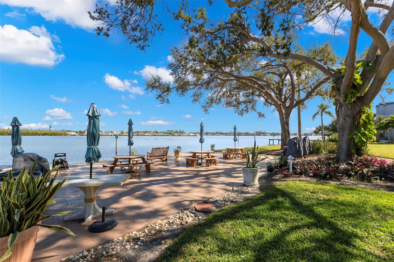 SHORE CREST BLDG - Residential