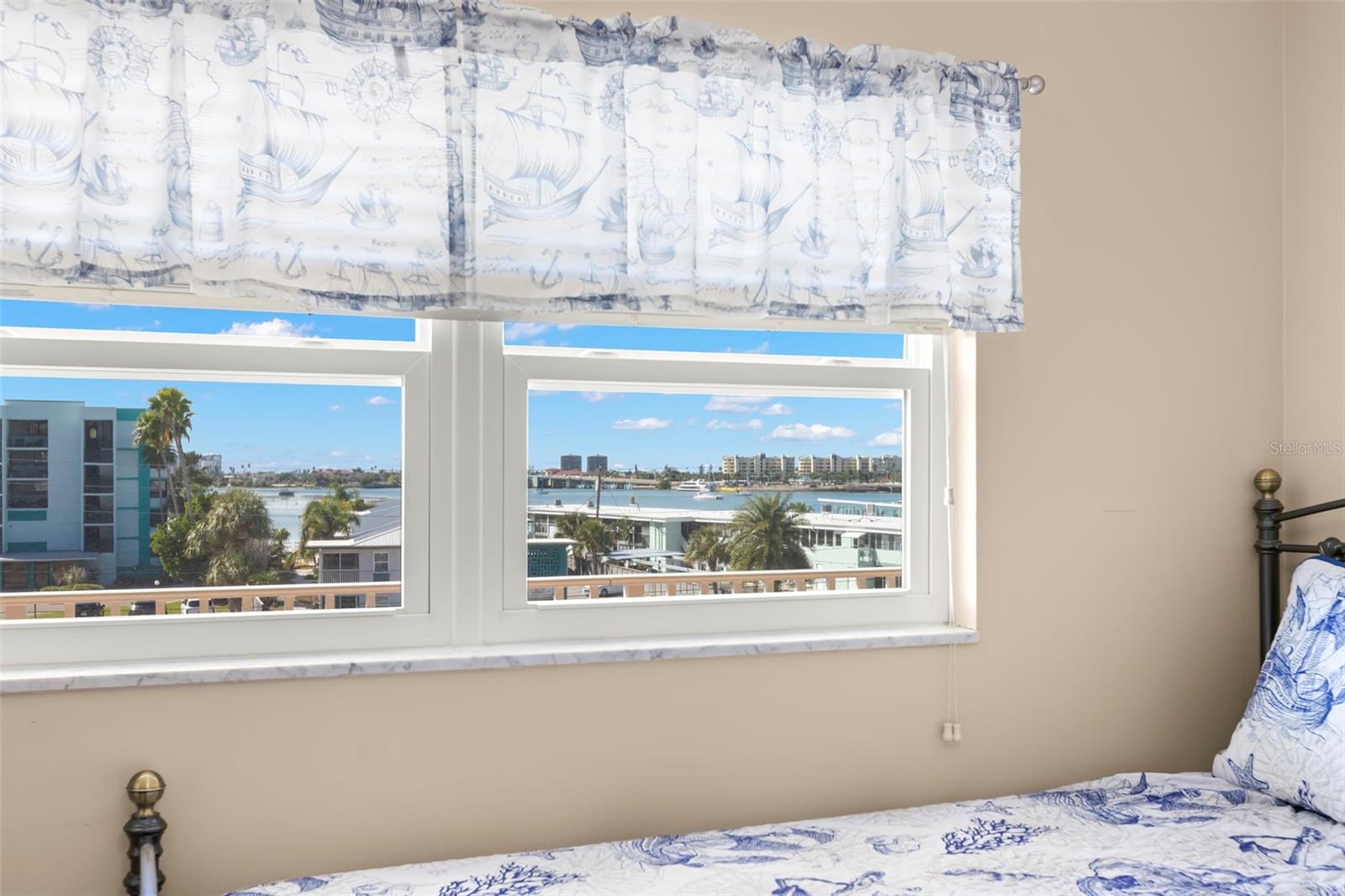 SHORE CREST BLDG - Residential