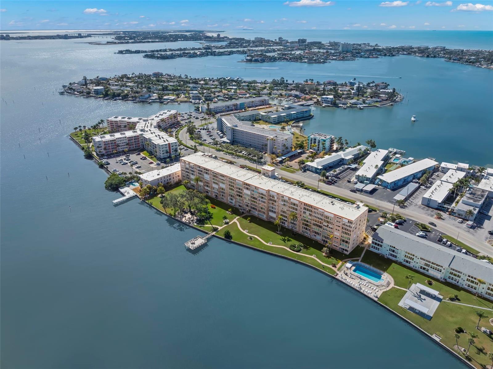 SHORE CREST BLDG - Residential